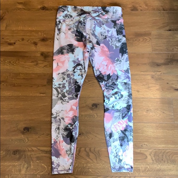 Fabletics floral ankle length leggings - Picture 3 of 8